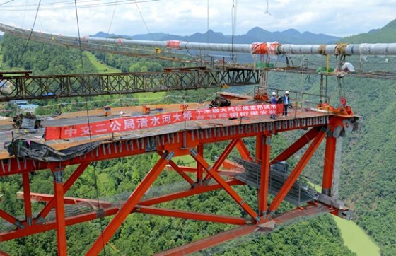 世界最大单跨板桁结合加劲梁悬索桥清水河大桥